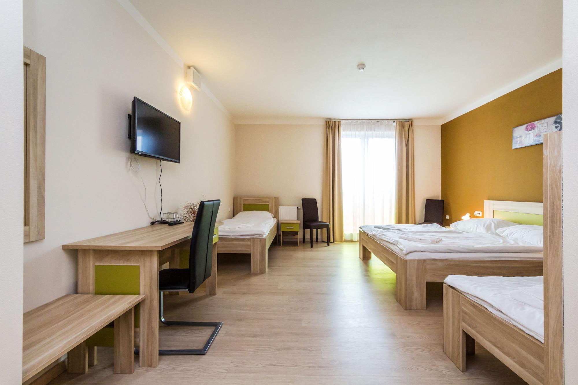 Nad Kralovnou & Restaurant Hotel Praga