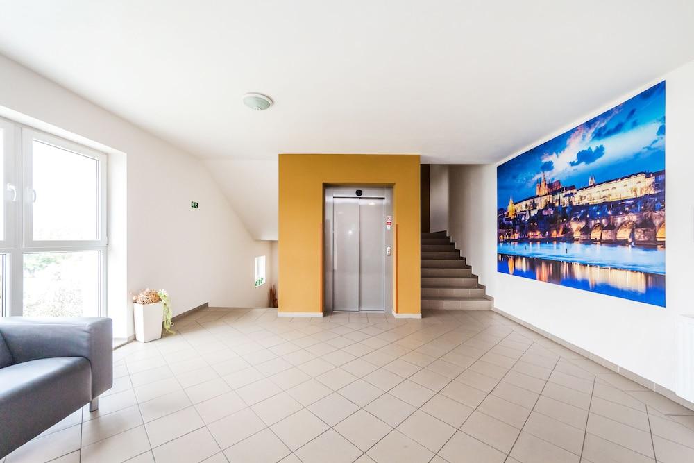 Nad Kralovnou & Restaurant Hotel Praga