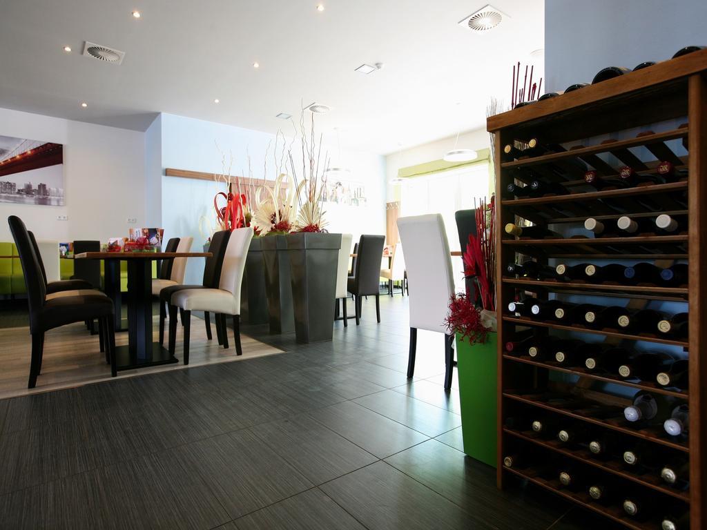 Nad Kralovnou & Restaurant Hotel Praga